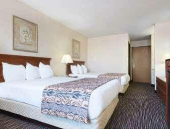 Hotel Baymont By Wyndham Columbus/Rickenbacker Exterior foto